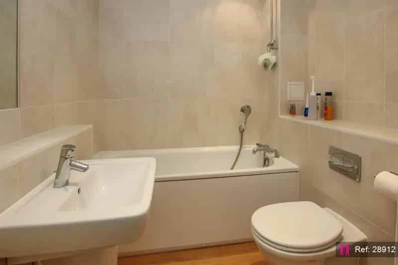 2 Bedroom Top Floor Apartment Brentwood Near Elizabeth Line