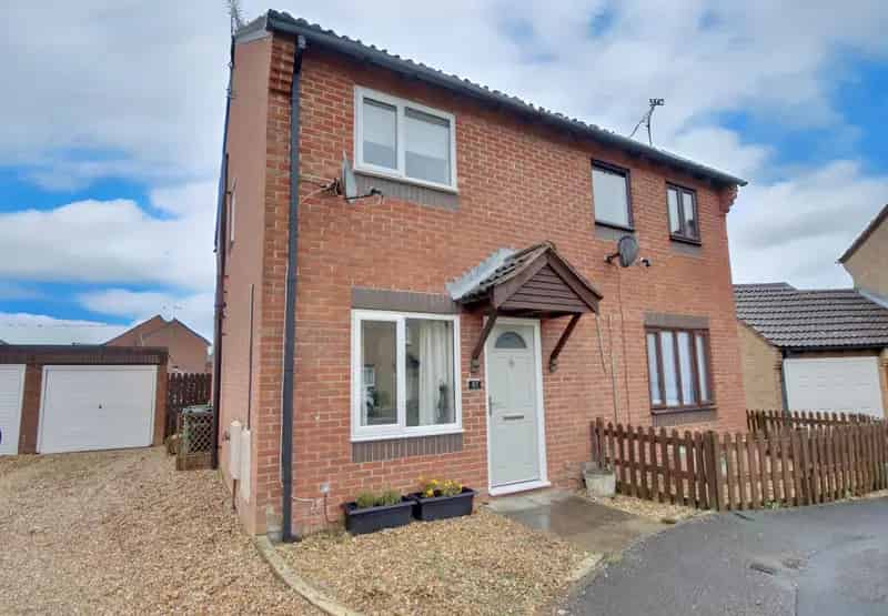 2 Bedroom Semi Detached House to Rent Garage Parking