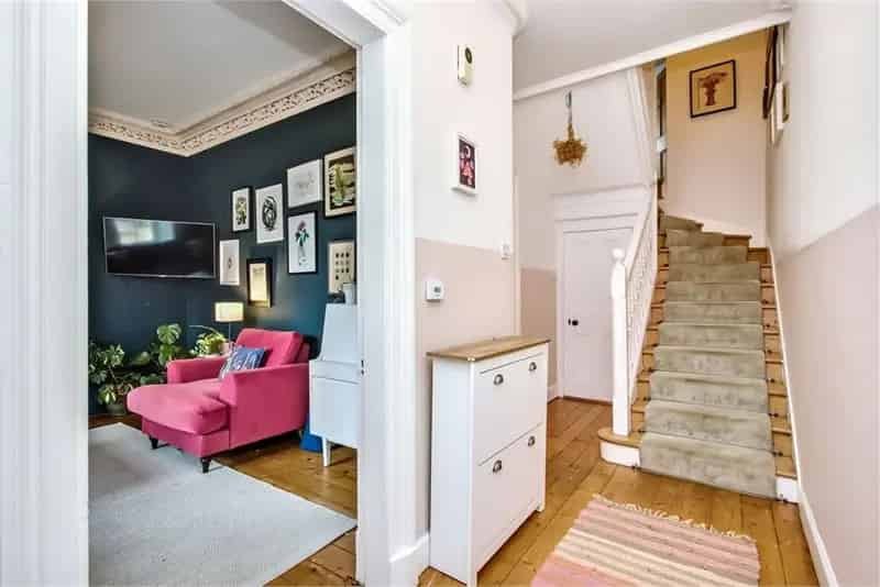 3 Bed House - Detached with 2 Reception Rooms