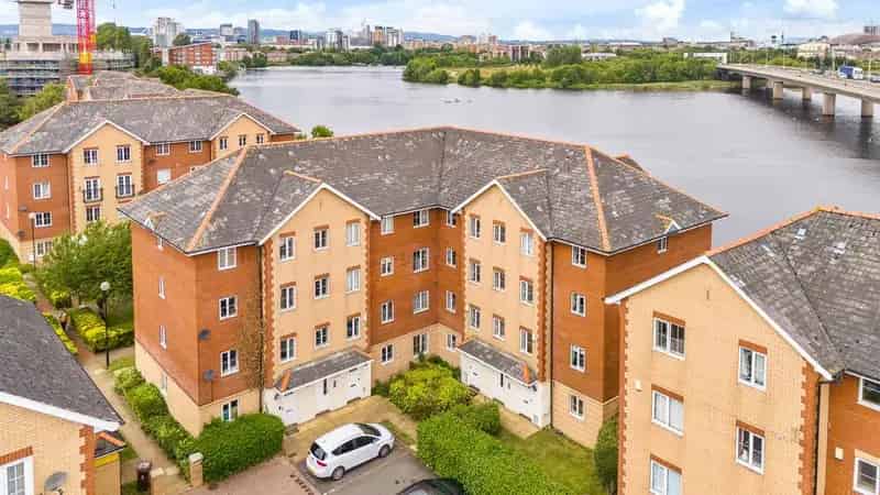 3 Bedroom Waterfront Maisonette Apartment for Sale in Cardiff Bay