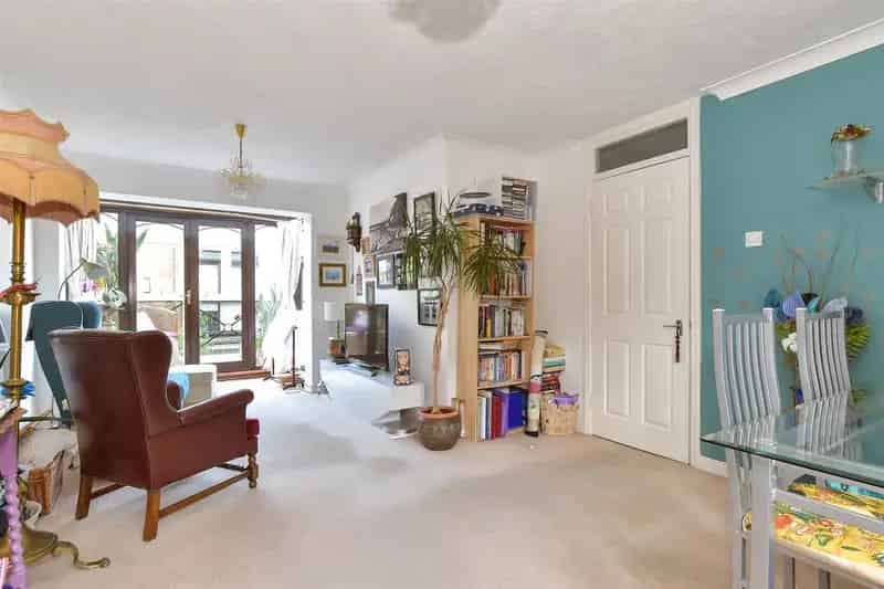 3 bedroom town house for sale