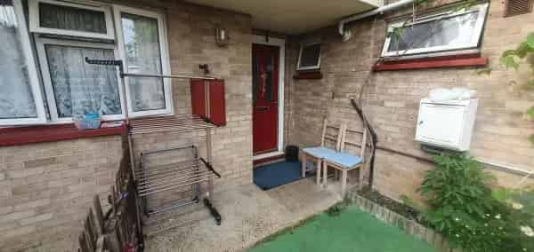 2 Bed Maisonette Swap for 3-4 Bed House Bungalow