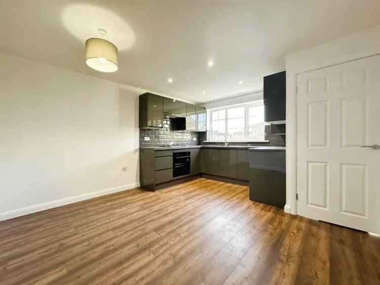 3 Bedroom Mid Terrace House Rothwell West Yorkshire