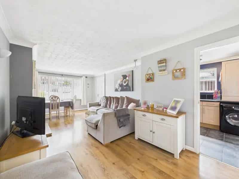 3 Bedroom Semi Detached House For Sale Chain Free