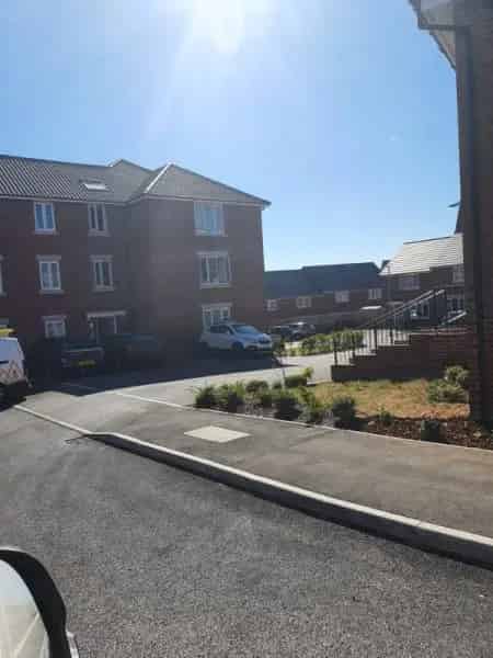 2 Bed Ground Floor Flat Near M5 Junction 13