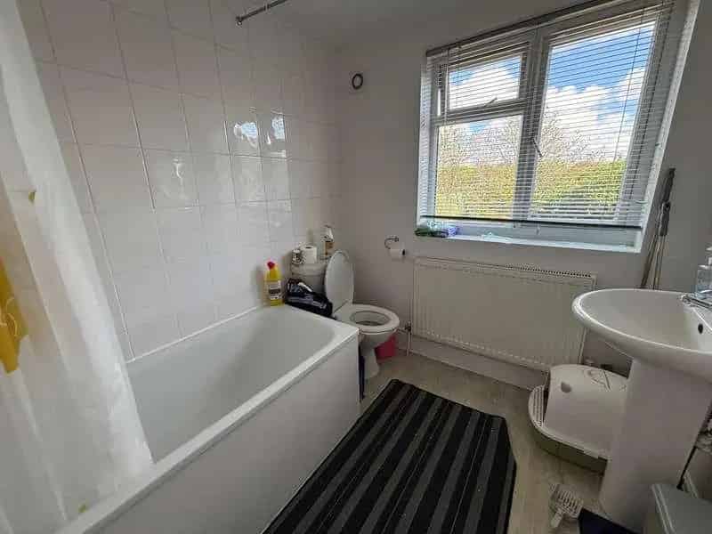 3 Bed Flat for Sale - Spacious Maisonette with Garden and Parking