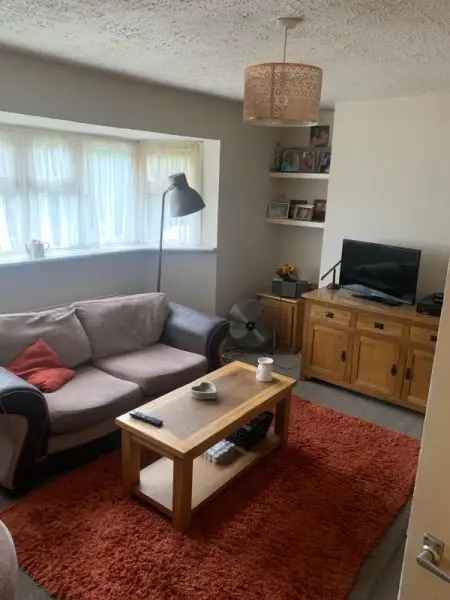 Flat For Rent in Southend-on-Sea, England