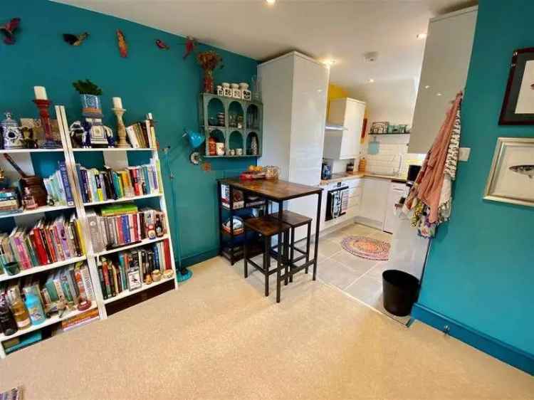 2 bed flat for sale