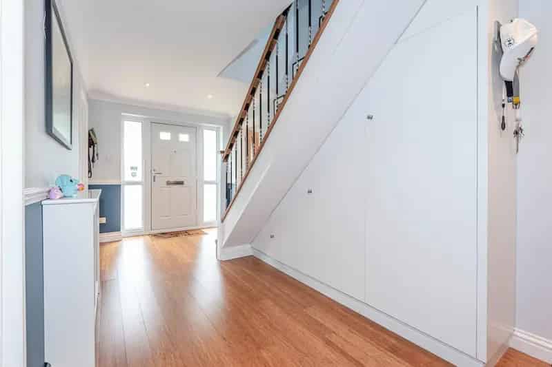 6 Bed Detached House Roydon  Heated Pool Modern Kitchen Chain Free