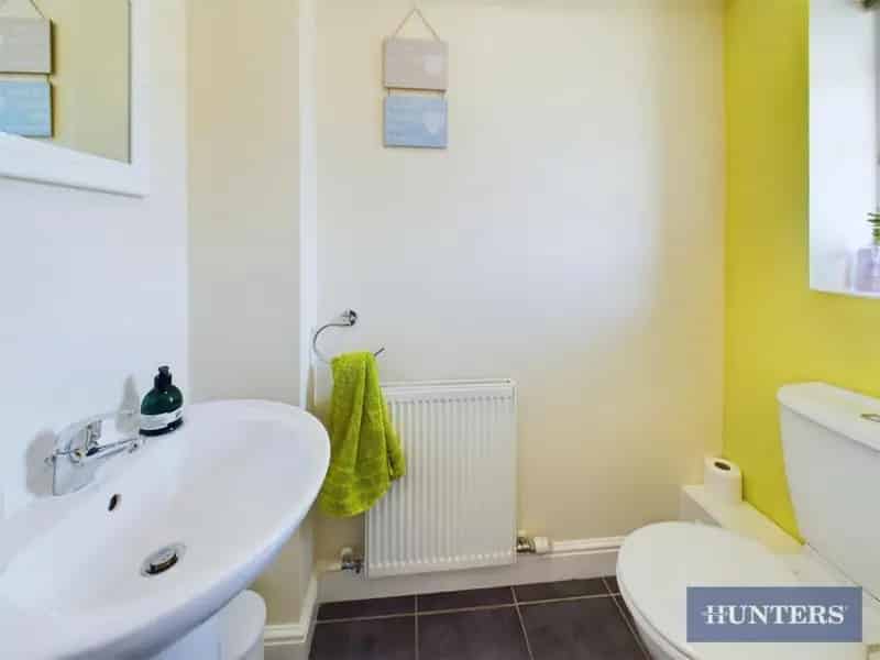 4 bed house for sale