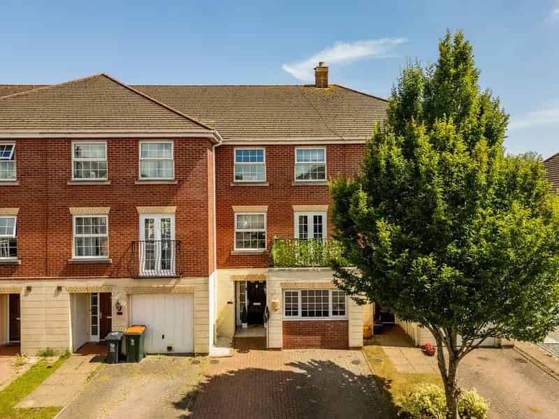 4 Bedroom Townhouse for Sale in Marshfield