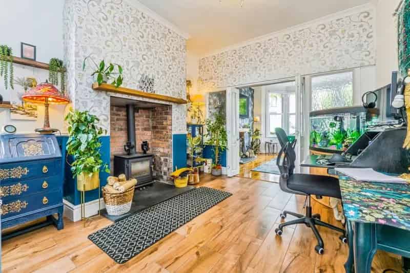 4 Bedroom Semi-Detached House with Sea Views