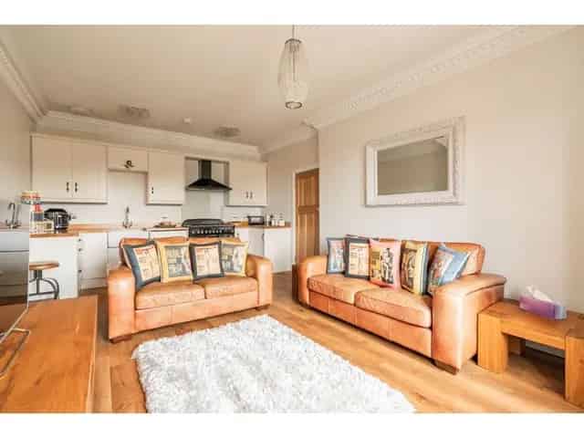 2 Bedroom Flat for Sale in Corstorphine