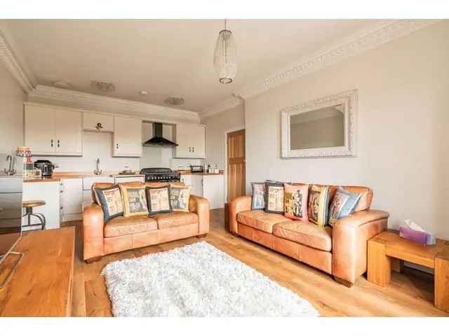 2 Bedroom Flat for Sale in Corstorphine