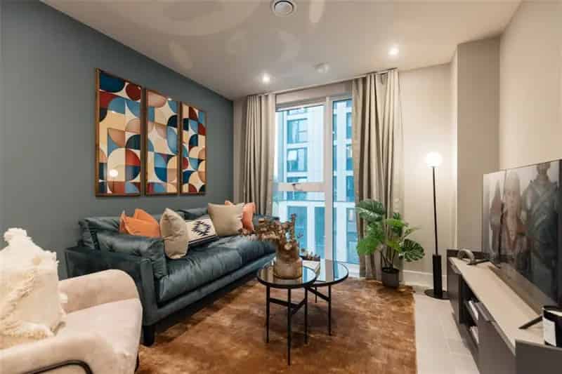 Modern City Apartment with Rooftop Terraces and 24-Hour Gym