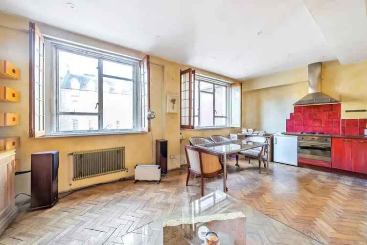 Flat For Sale in London, England