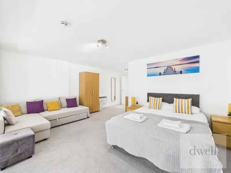 2 Bedroom Furnished Duplex Apartment Northern Quarter City Centre Parking
