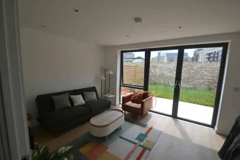 Spacious Double Room with En-Suite House Share