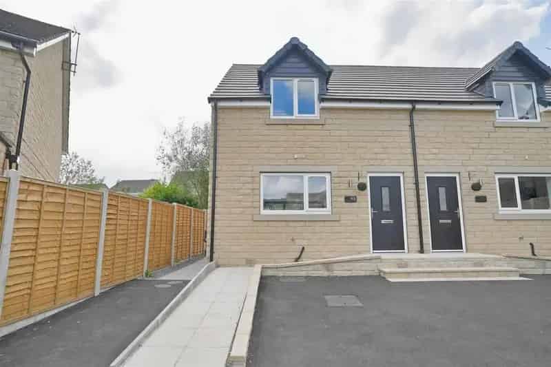 2 Bedroom Semi Detached House for Sale Thornton Village