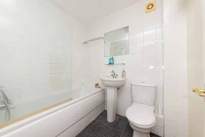 2 Bedroom Flat for Sale in Camberley