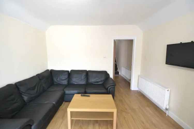 5 bedroom flat to rent