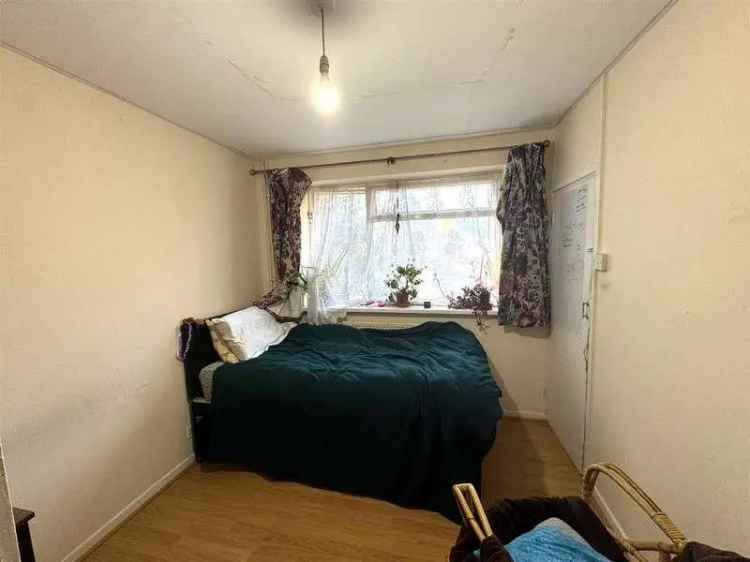 2 Bed Maisonette for Sale in Southall with Private Garden and Parking