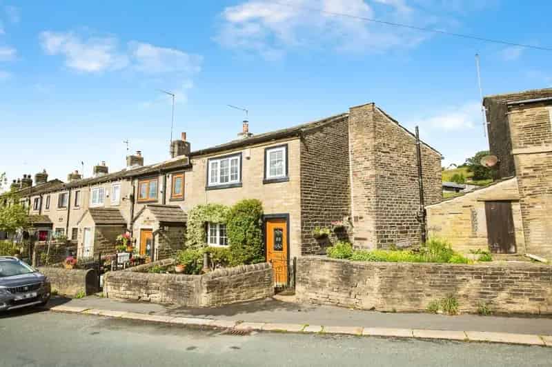 2 Bedroom End Terrace House for Sale Halifax HX2