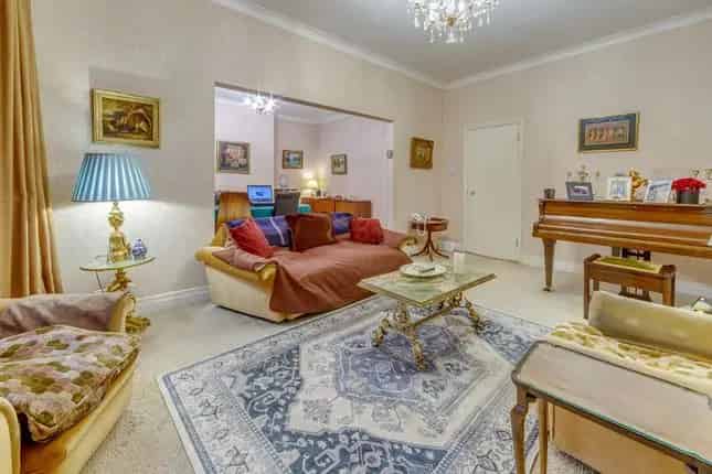 Flat for sale in New Cavendish Street, London W1G