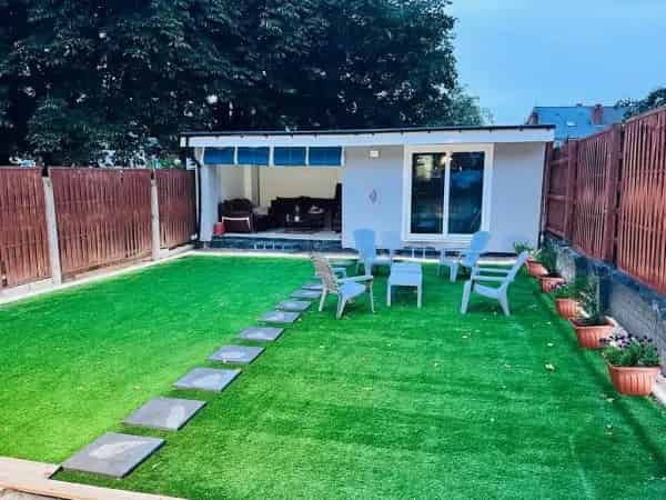 Large Property Near Shops Schools Masjid and Bus Routes
