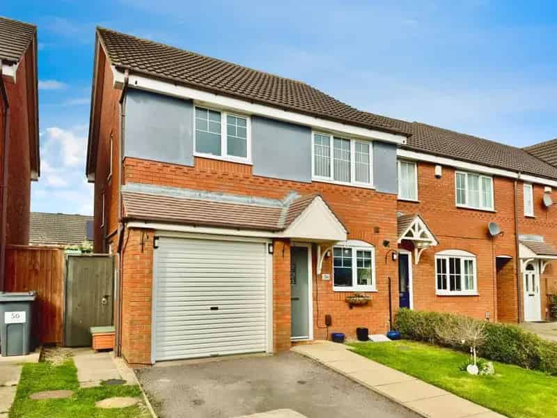 3 Bedroom End Terrace House for Rent Near Amenities