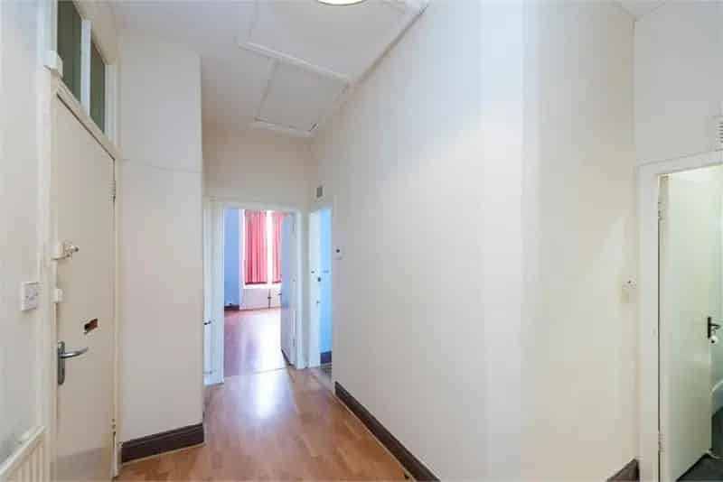 2 Bed Flat - First Floor with 1 Reception Room