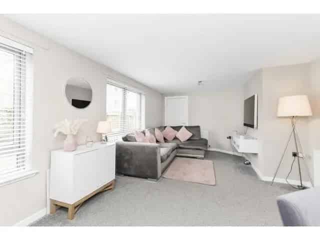 2 Bedroom Flat for Sale in Edinburgh Restalrig