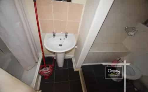 2 Bed Flat Southampton Near University Part Furnished