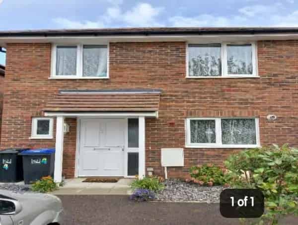 3-4 Bedroom House Adaptable Family Home Near Transport Links