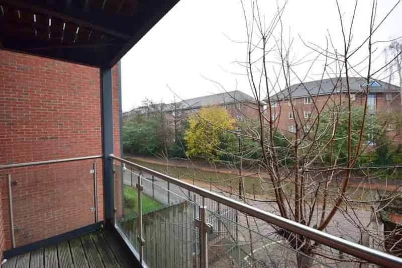 Refurbished 2-Bed Apartment Derby City Centre Parking En-Suite