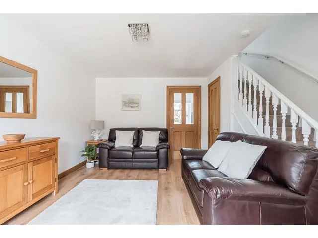 2 Bedroom Detached House for Sale