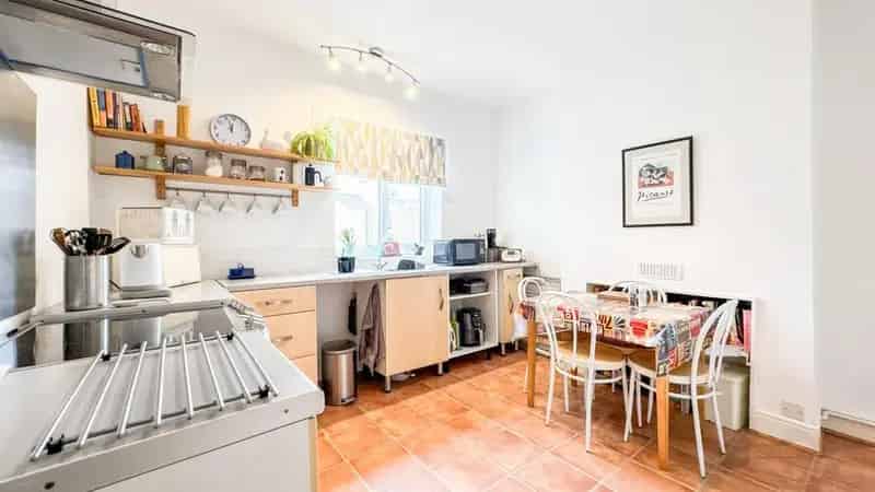 2 Bedroom Victorian House for Sale in Windmill Hill
