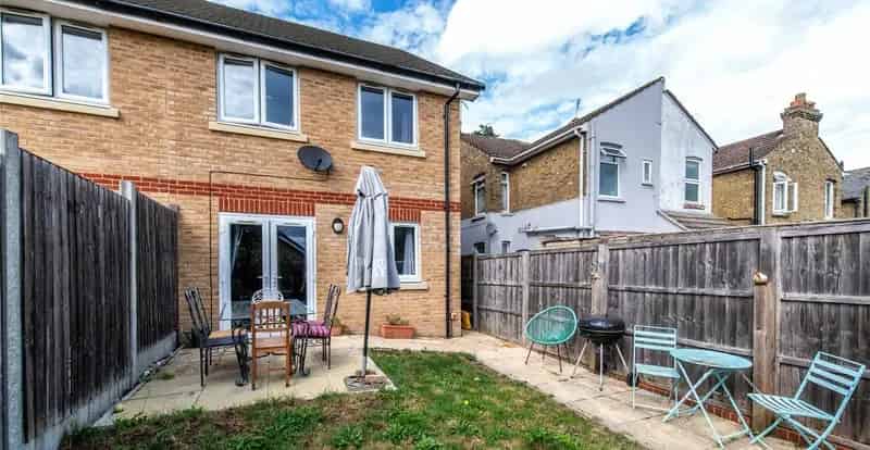 2 bedroom house for sale