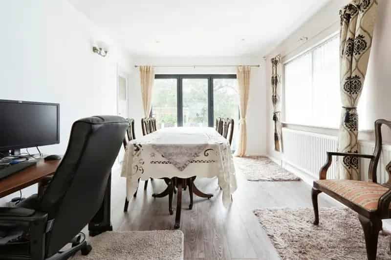 Five Bedroom Detached Family Home with Garage and Garden