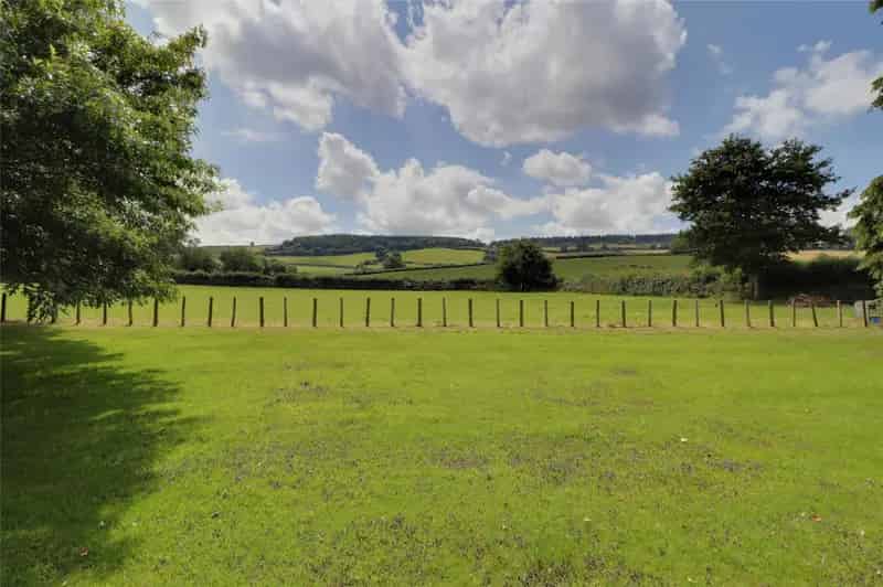4 Bedroom Detached House With 3 Acres of Gardens