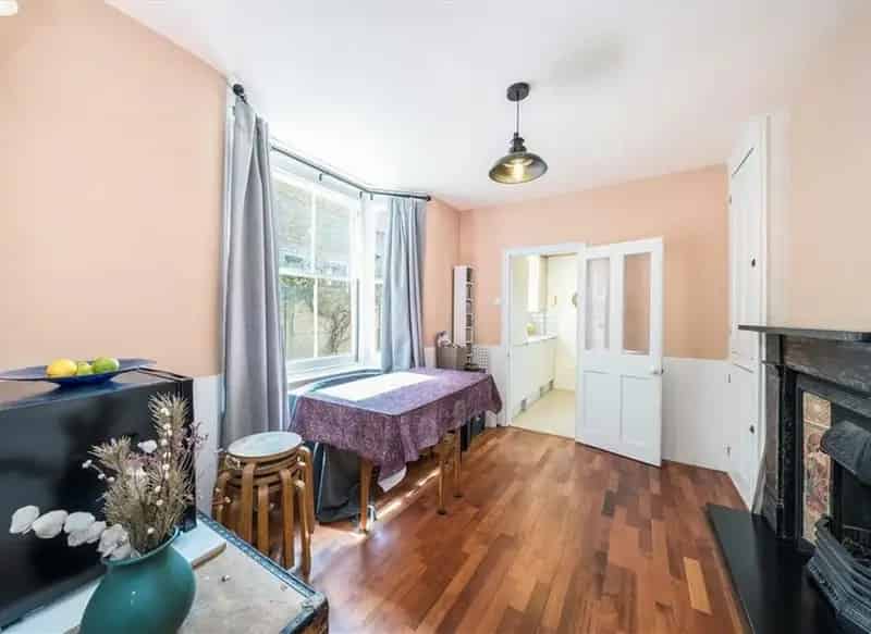 Victorian Three Double Bedroom House Near Charlton Station