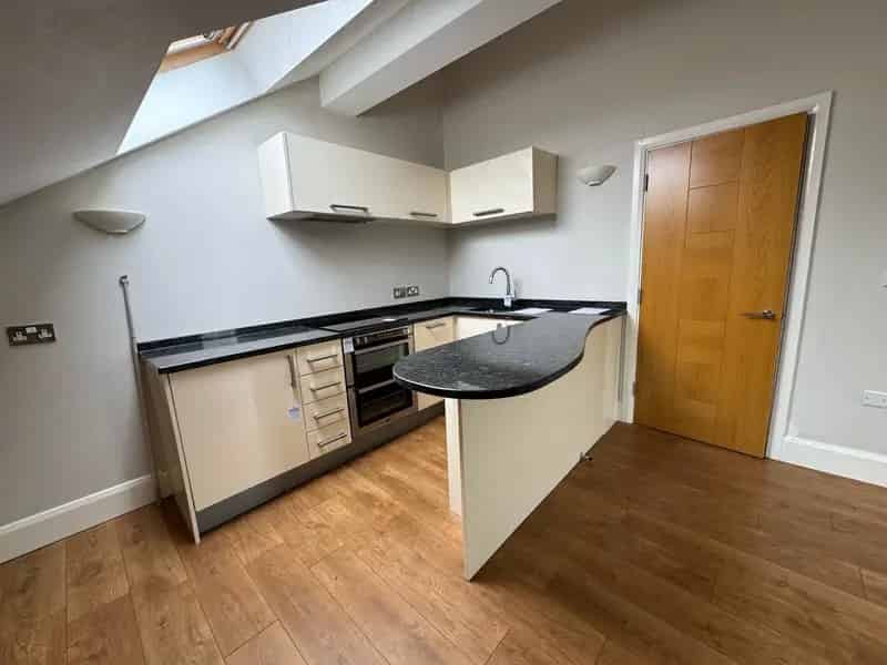 One Double Bedroom Apartment with Parking and Communal Gardens