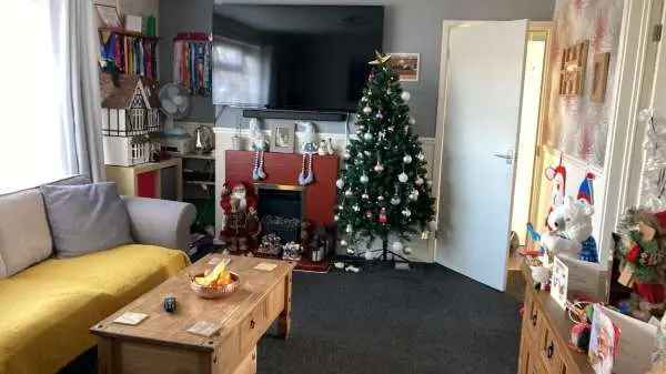 Flat For Rent in Southend-on-Sea, England