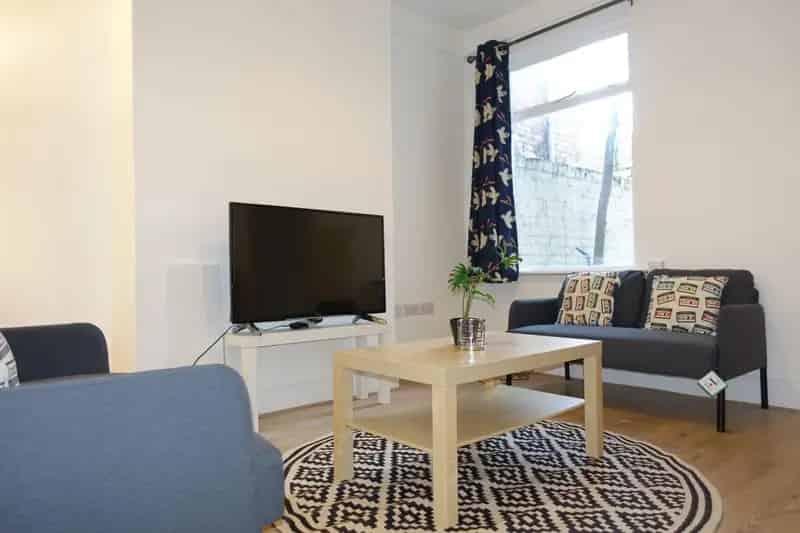 4 bedroom House
 To Let