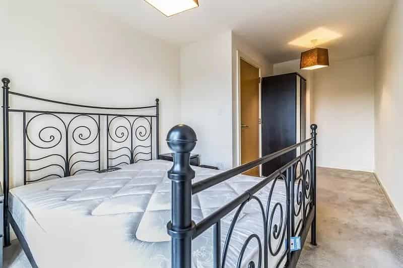 2 Bed Furnished Apartment Salford Quays Secure Parking