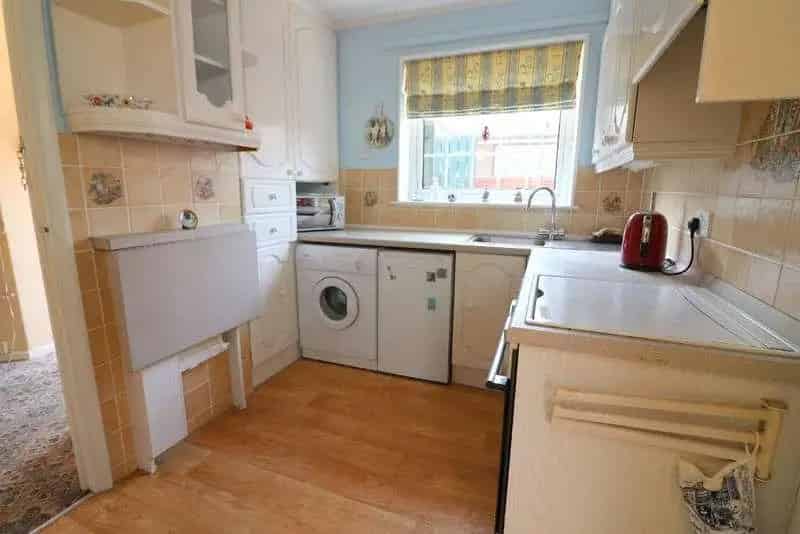 2 bed house for sale