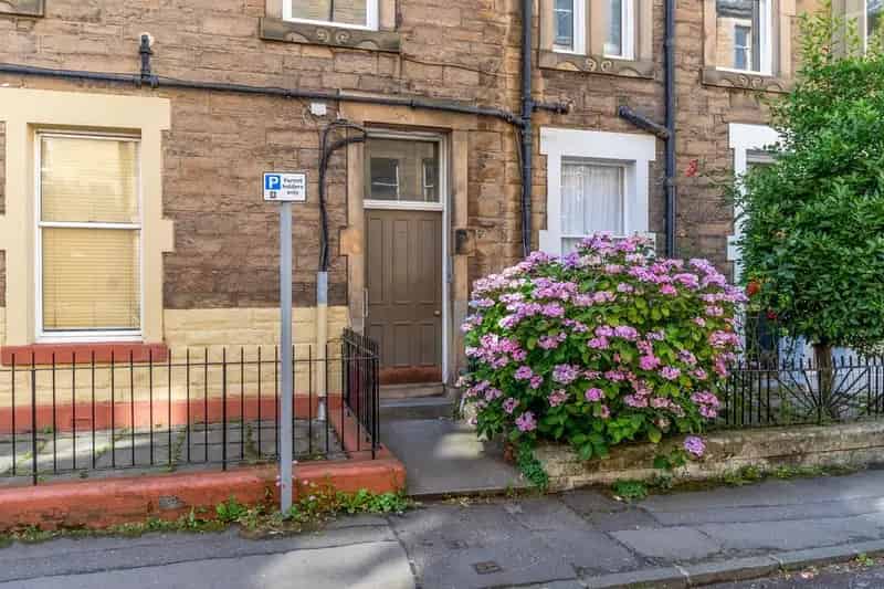 1 Bedroom Flat for Sale near Bruntsfield Links Edinburgh