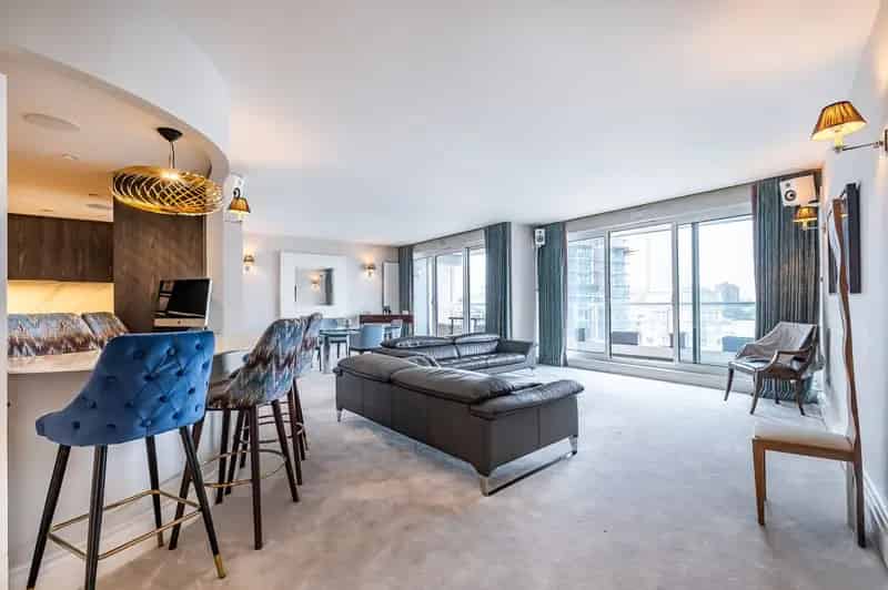 2 Bedroom Flat for Sale with Thames Views