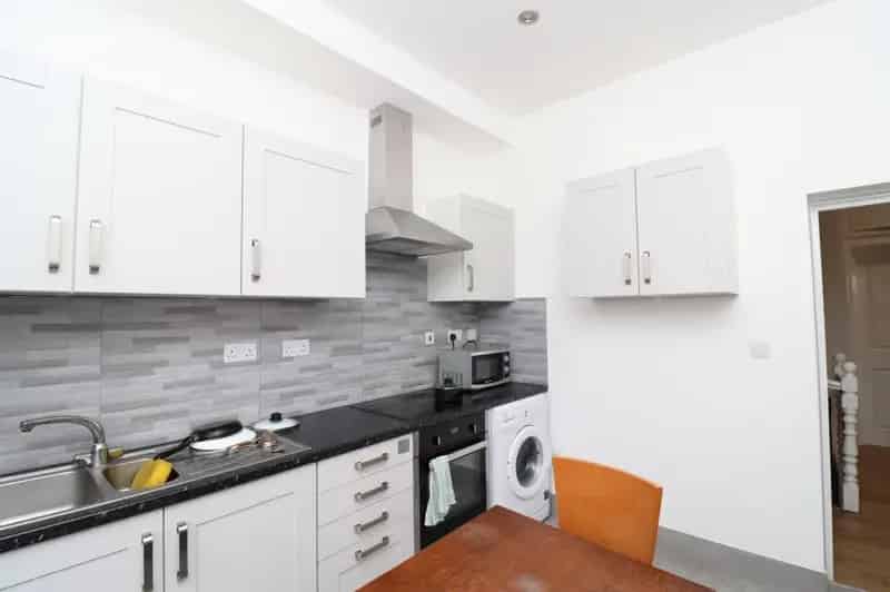 1 Bedroom Flat Share Near Stepney Green Station