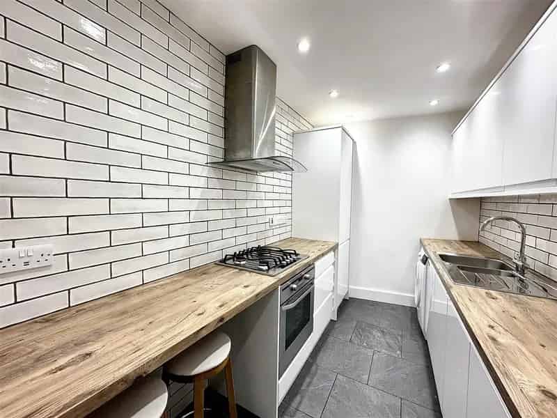 2 Bedroom Apartment House to Rent